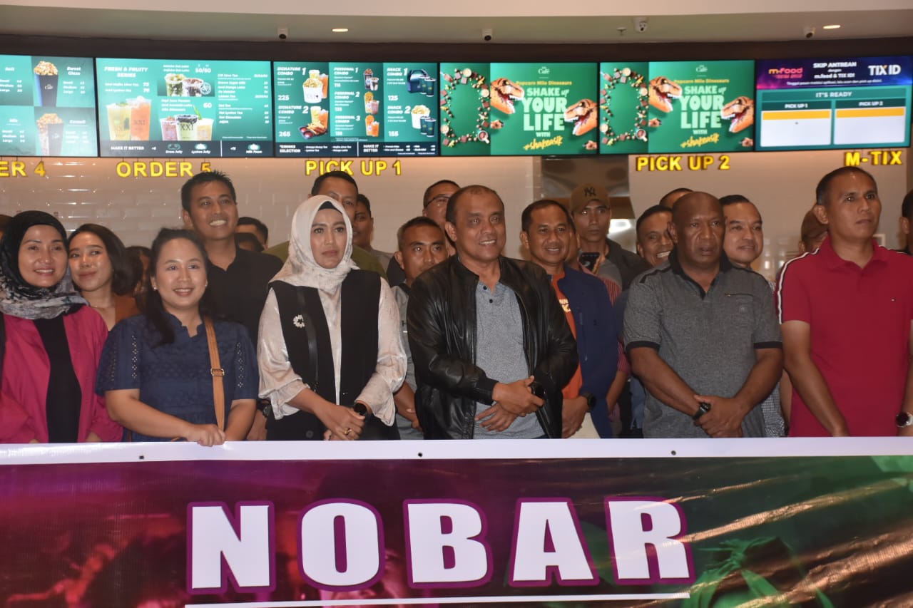 Pangdam XVIII/Kasuari, Mayjen TNI Ilyas Alamsyah, S.E., M.Tr.(Han)., CGCAE., yang didampingi Ketua Persit KCK Daerah XVIII/Kasuari